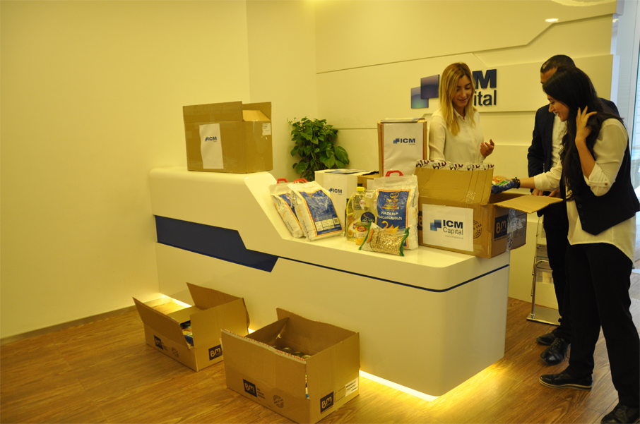 Image of Help Desk with Boxes having ICM.com